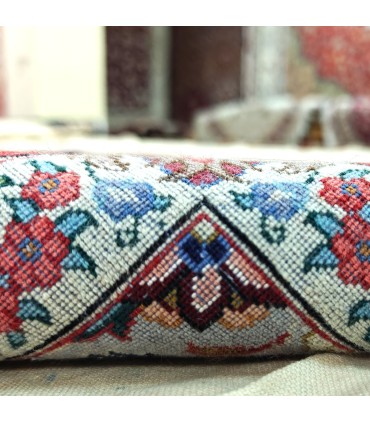 Tapete persa Isfahan com design floral – artesanato excepcional do Oriente Médio